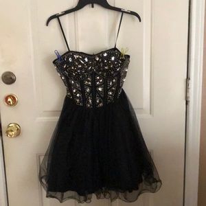 A mini black dress!!🖤